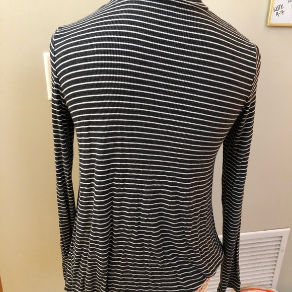 American Eagle Key Hold Turtleneck - Picture 3 of 3